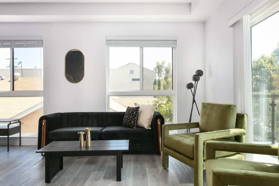 3BR Urban Retreat with Modern Amenities House in San Fernando Valley