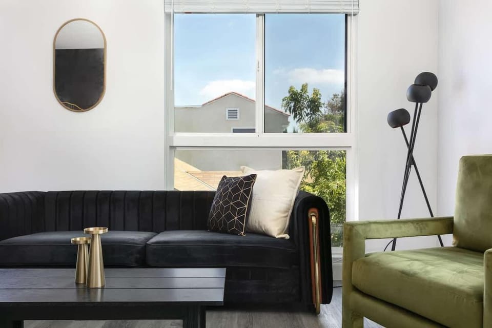 3BR Urban Retreat with Modern Amenities House in San Fernando Valley