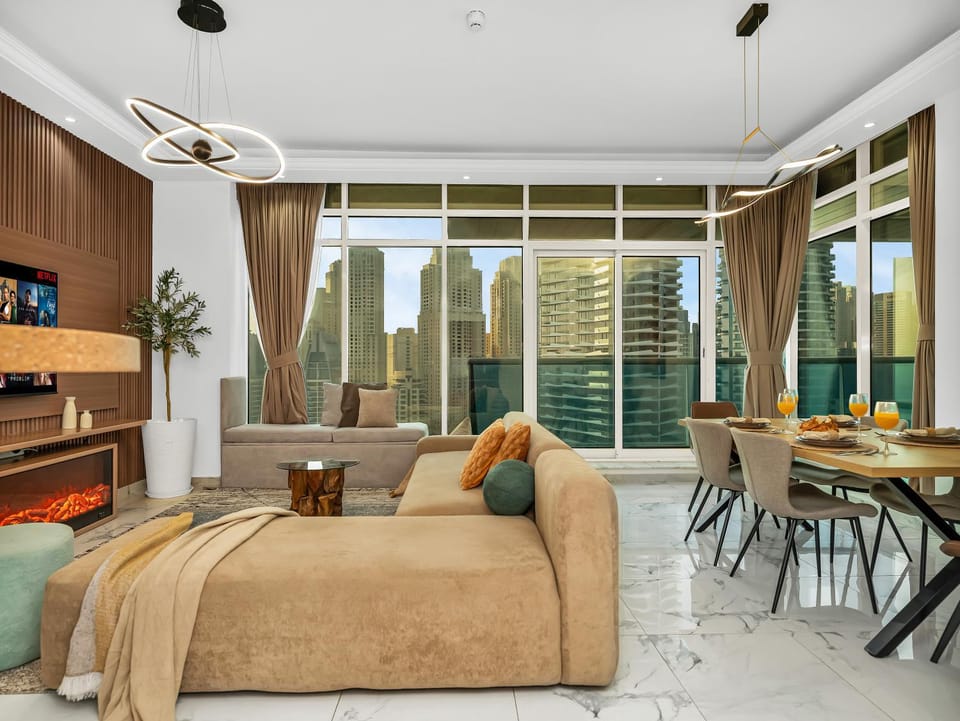 Centric Flat w Marina View, Ideal Beach Stay Big Terrace Sleep 9 Apartment in Dubai