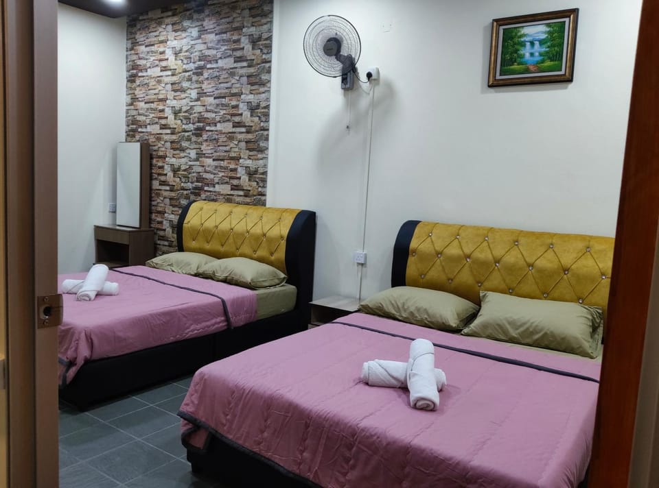 GURNEY DRIVE Family-friendly Cozy Retreat 2-6 pax House in George Town