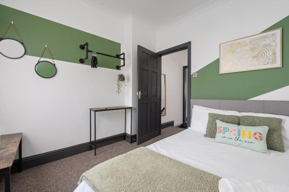 Modern Oasis by the Beach - Parking - Sleeps 6 House in Cleethorpes