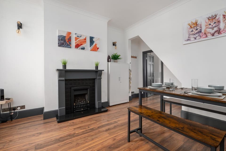 Modern Oasis by the Beach - Parking - Sleeps 6 House in Cleethorpes