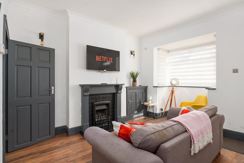 Modern Oasis by the Beach - Parking - Sleeps 6 House in Cleethorpes