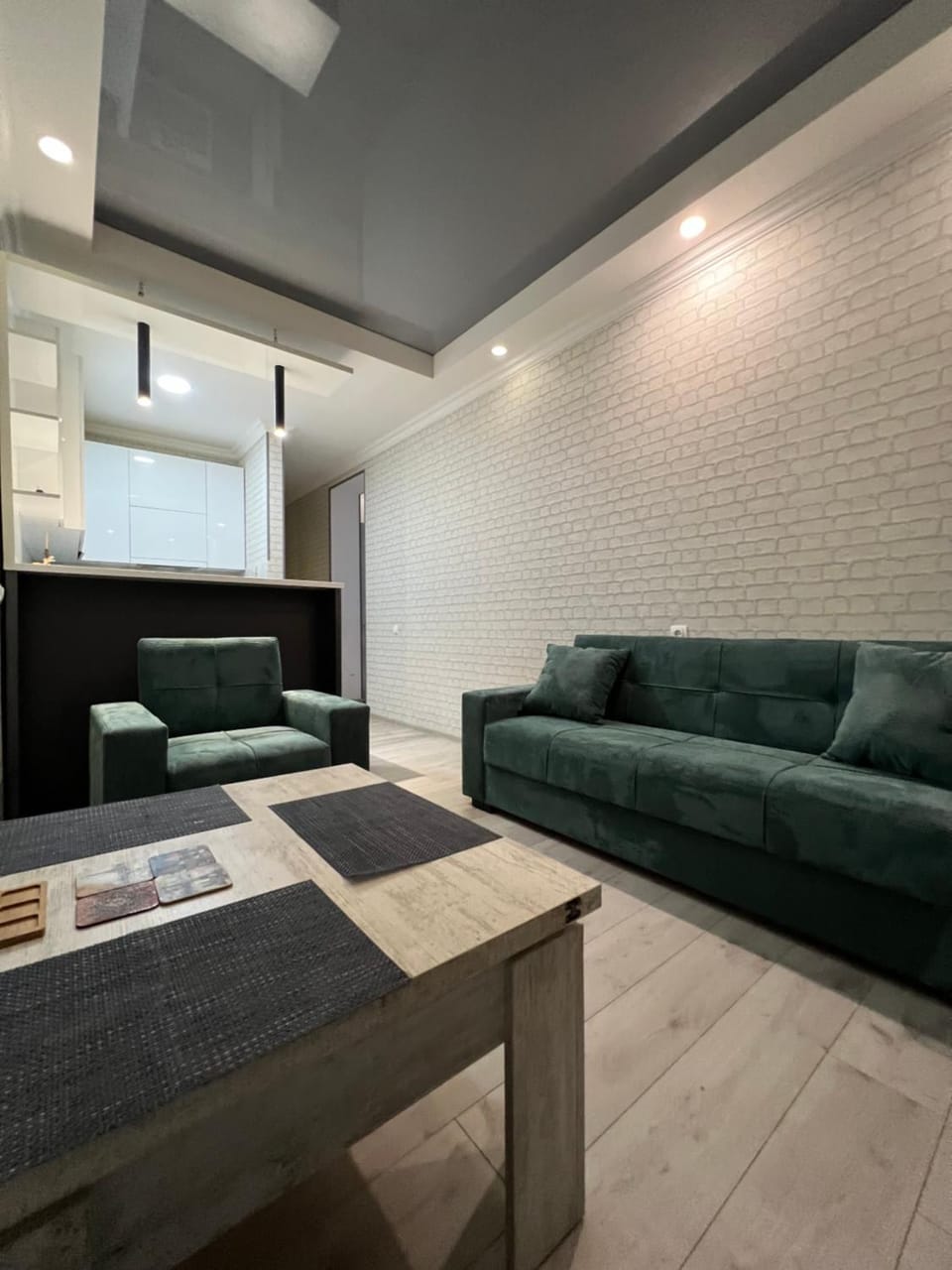 Kitchen or kitchenette, Living room, Seating area, Dining area