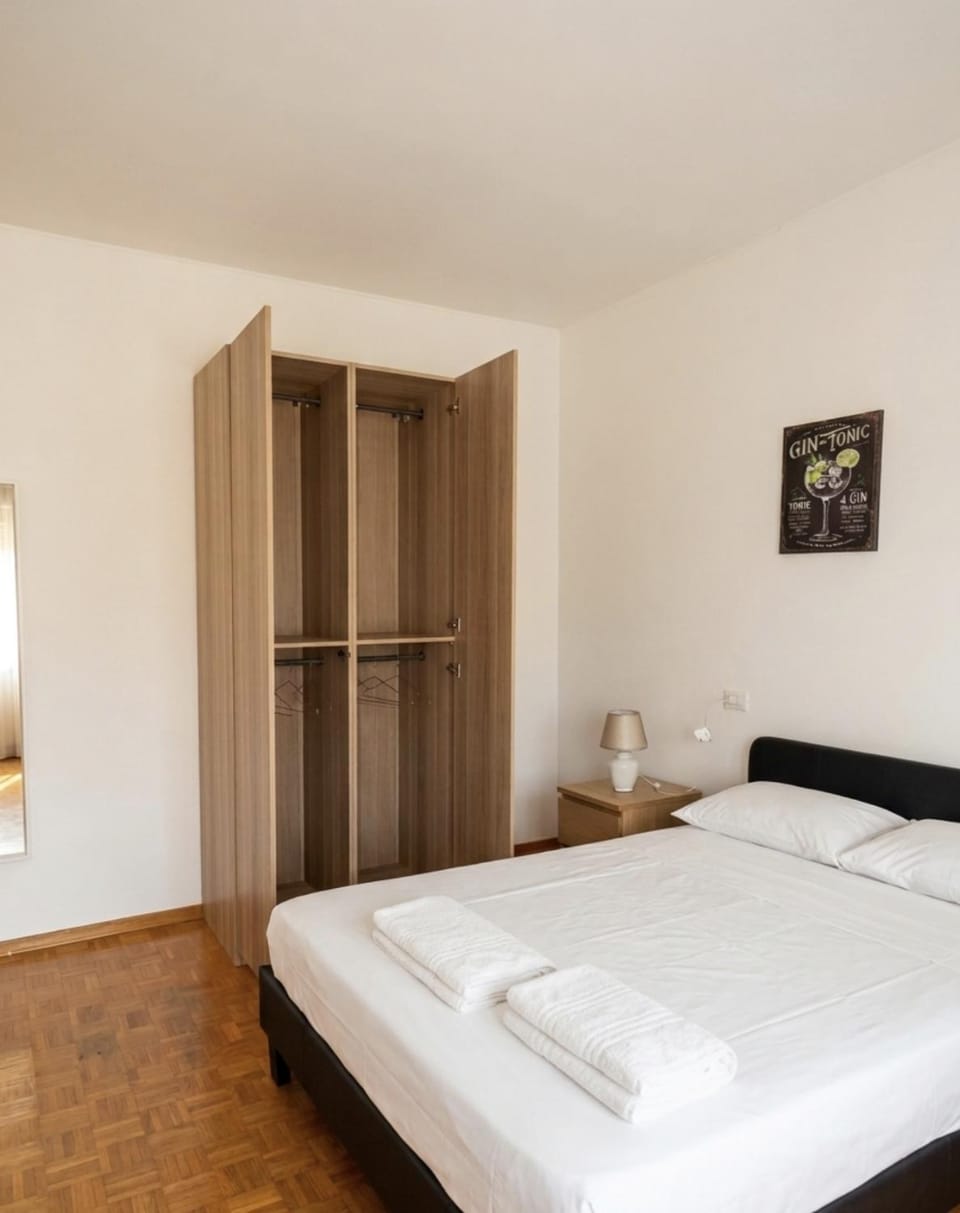 Bedroom, wardrobe