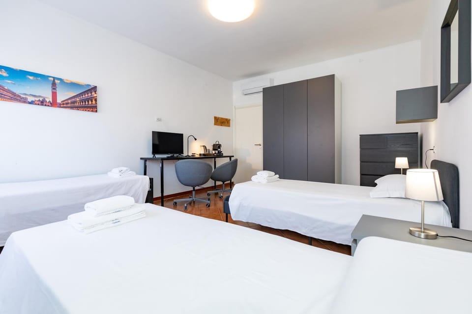 Fucini Rooms Mestre Posizione strategica e comfort moderno Bed and Breakfast in Venice