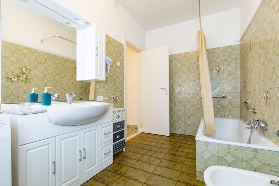 Bathroom, Bath