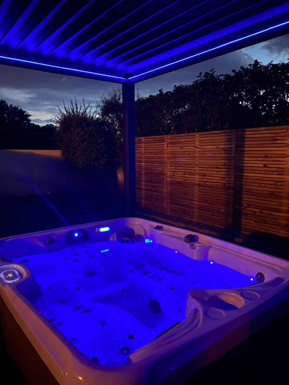 Hot Tub, Hot Tub, Spa and wellness centre/facilities