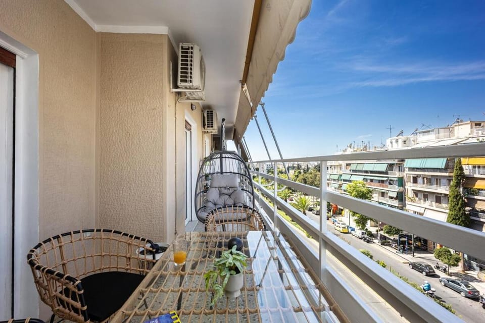 Stylish 2BD with Balcony in Central Athens Apartment in Athens