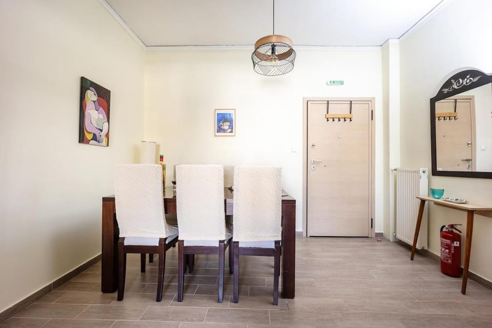 Stylish 2BD with Balcony in Central Athens Apartment in Athens