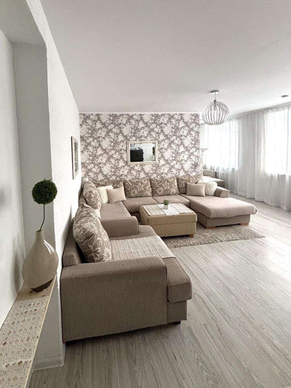 Communal lounge/ TV room
