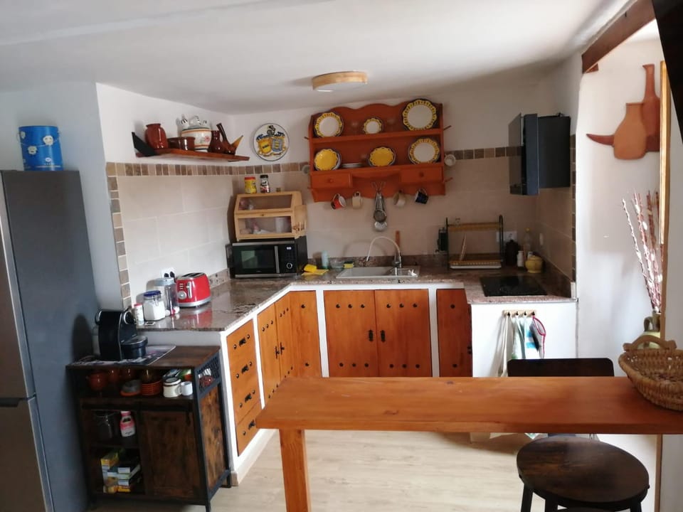 Kitchen or kitchenette, Dining area, oven, stove, toaster