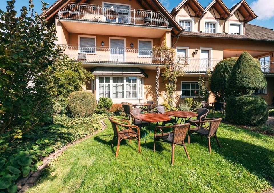 Garden, Garden view, Entertainment