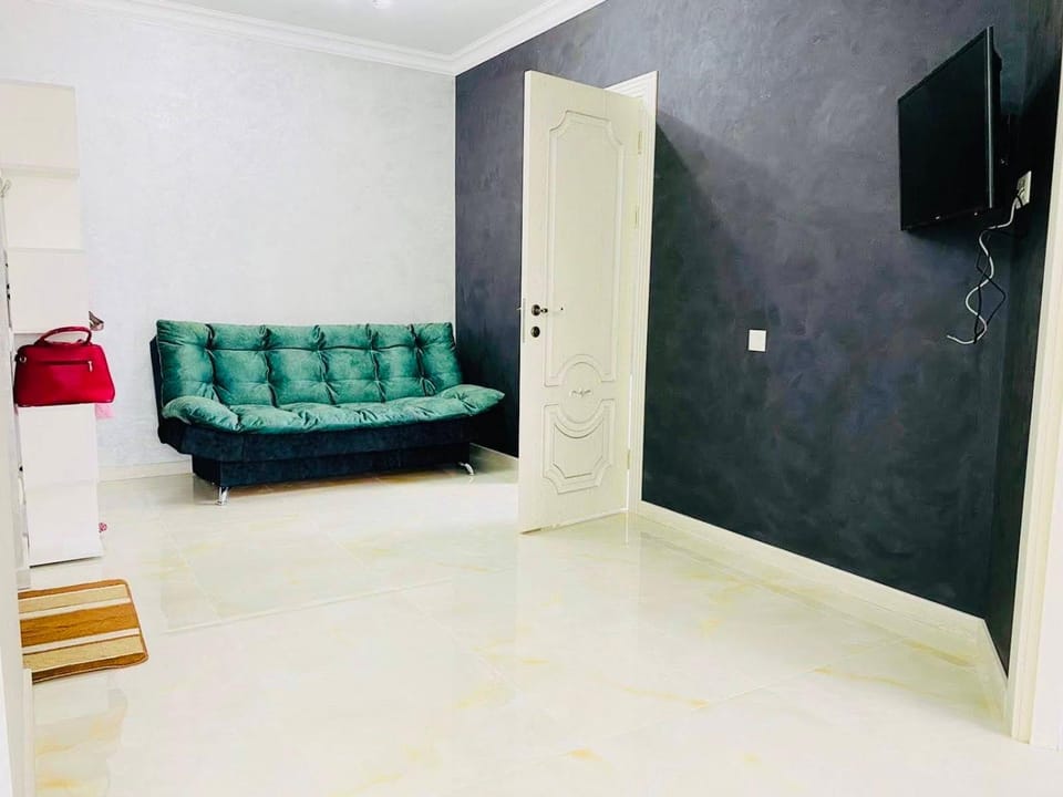Bed, TV and multimedia, Living room, Photo of the whole room, Seating area, Evening entertainment