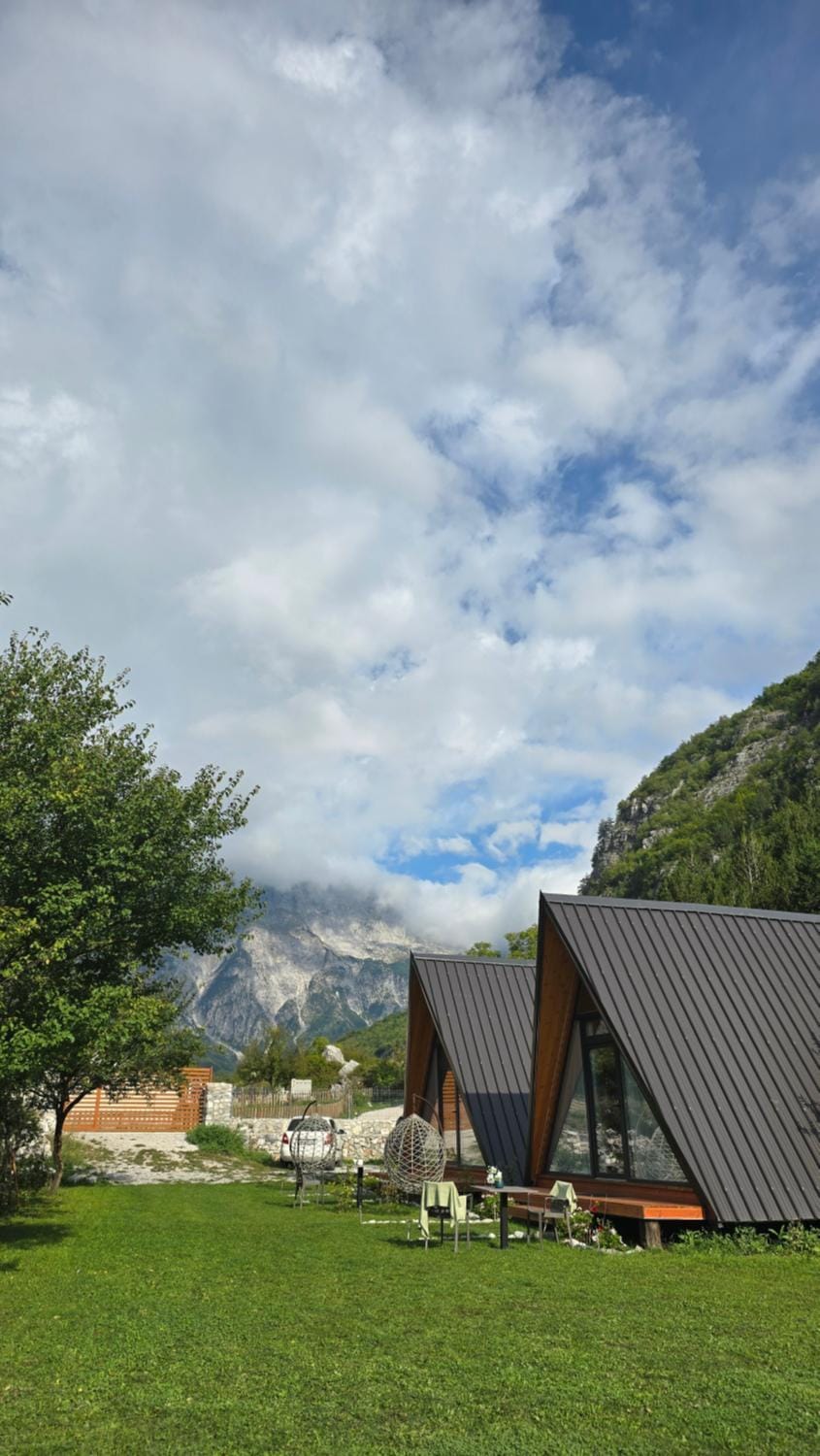 Property building, Spring, Day, Natural landscape, Garden view, Mountain view