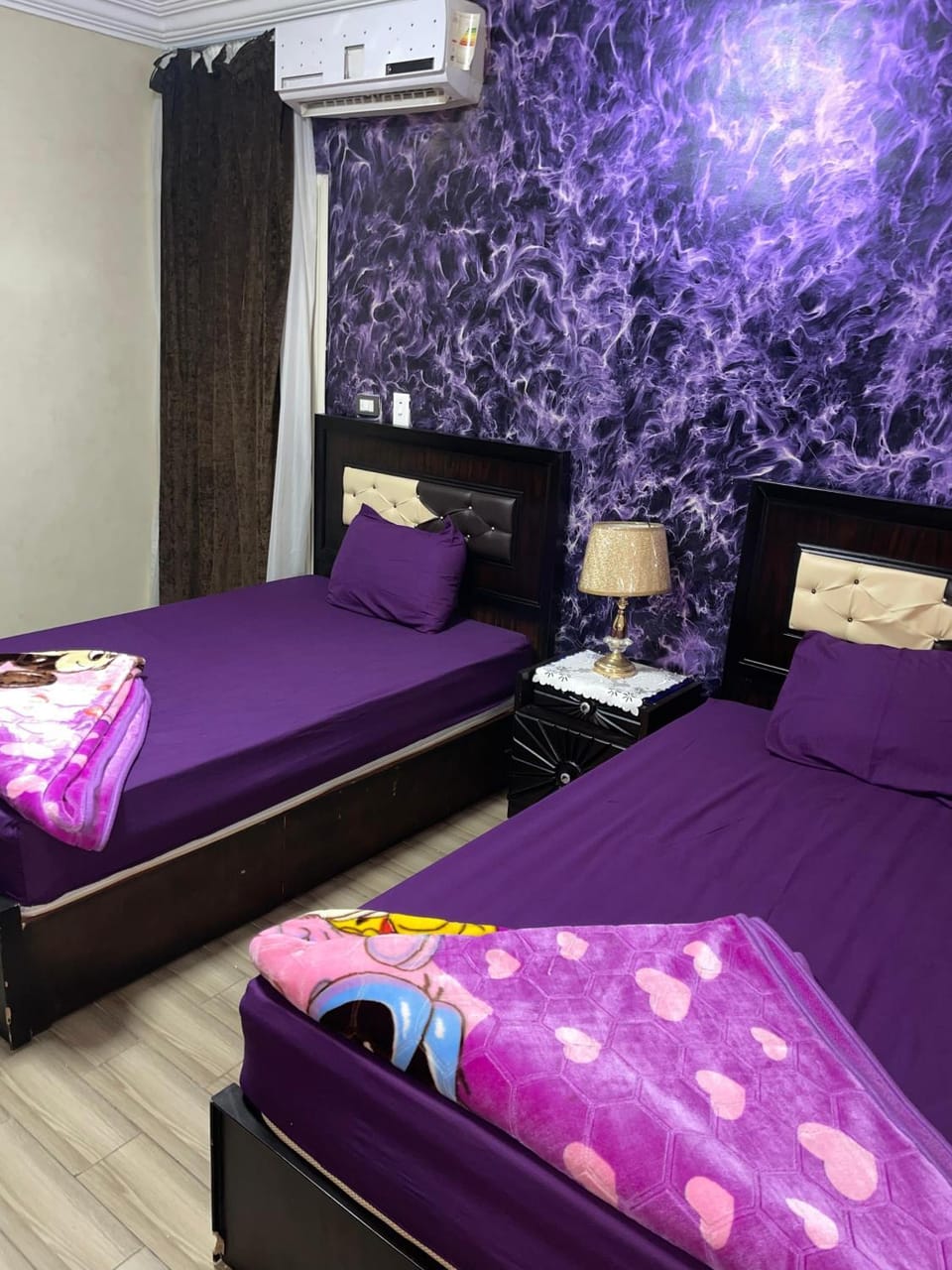 Photo of the whole room, air conditioner