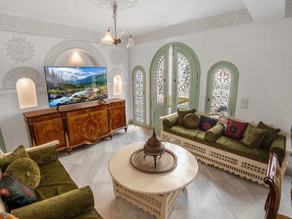 Dar El Nour - Authentic Tunisian Home Steps from the Sea House in Hammamet