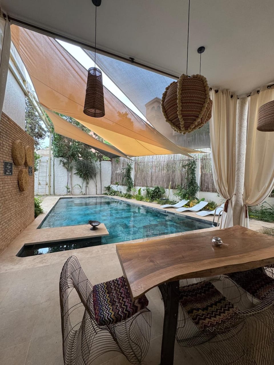 Dining area, Pool view, Swimming pool, sunbed