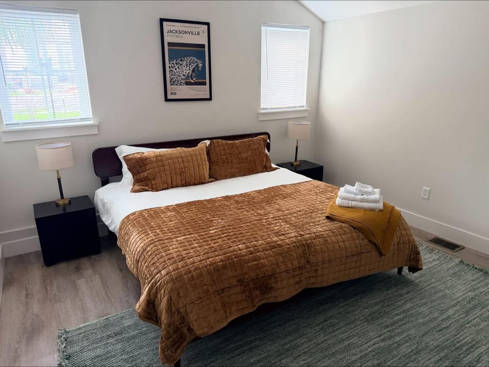 3 BR Urban Hideaway - Steps from Daily's TIAA Fld Apartment in Jacksonville