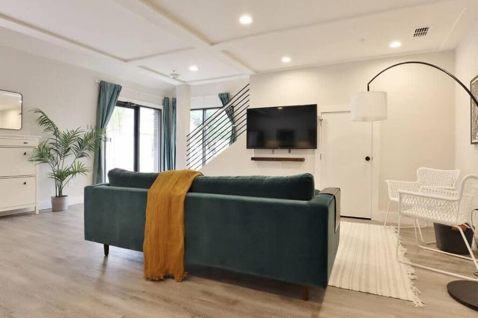 3 BR Urban Hideaway - Steps from Daily's TIAA Fld Apartment in Jacksonville