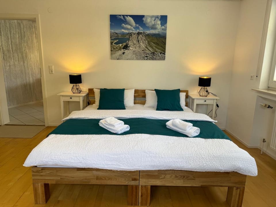 Photo of the whole room, Bedroom