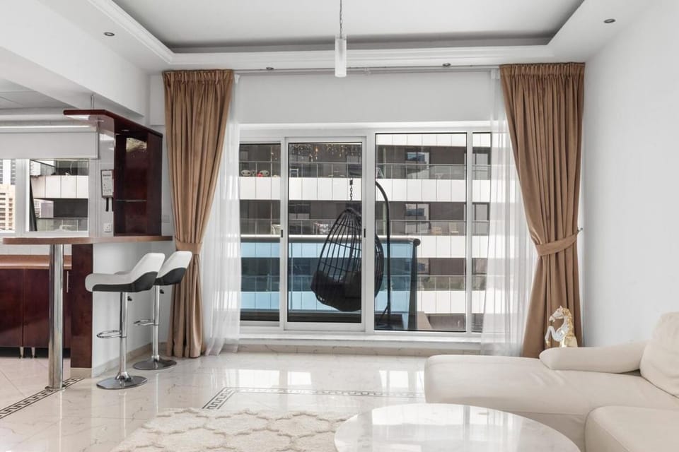 Cozy 1BR with gym & pool in heart of Marina - Opal Tower Apartment in Dubai