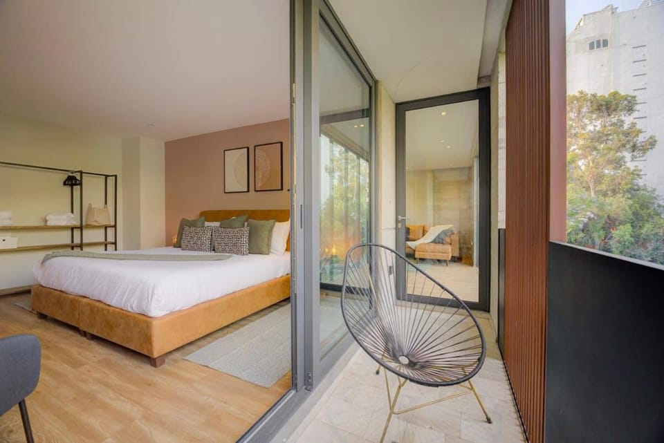 Capitalia Galileo 3BR Views Parking & Balcony Apartment in Mexico City