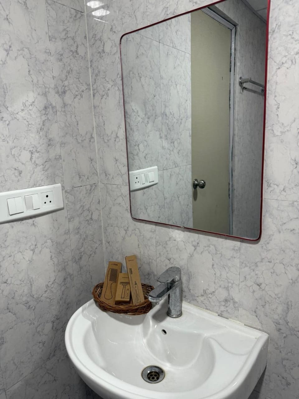 Cozy & Luxury Studio with Pool Access Apartment in Noida