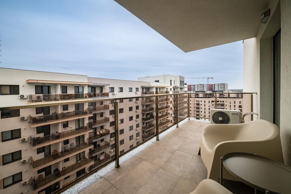 Property building, Day, Balcony/Terrace, City view