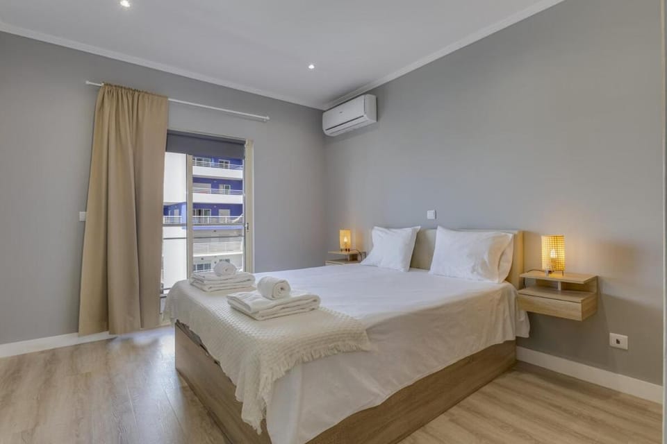 Bed, Photo of the whole room, Bedroom, towels, air conditioner