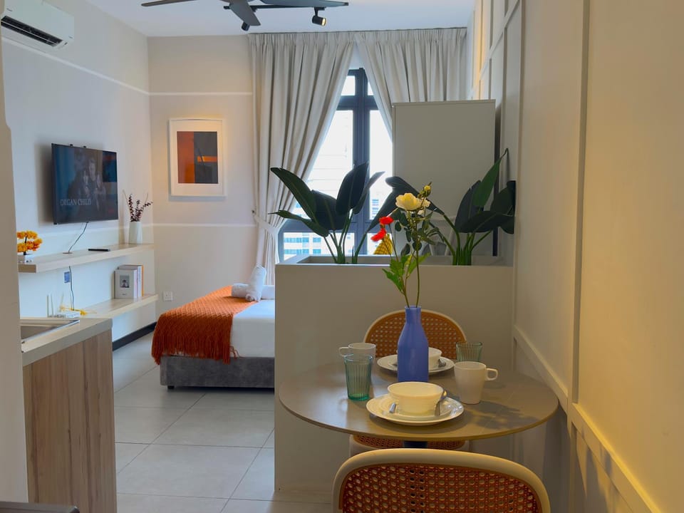 Photo of the whole room, Seating area, Dining area