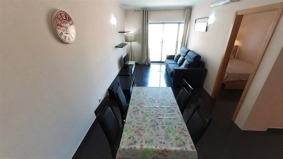 Living room, Meals