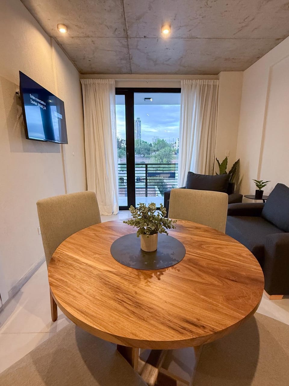 TV and multimedia, Living room, Seating area, Dining area
