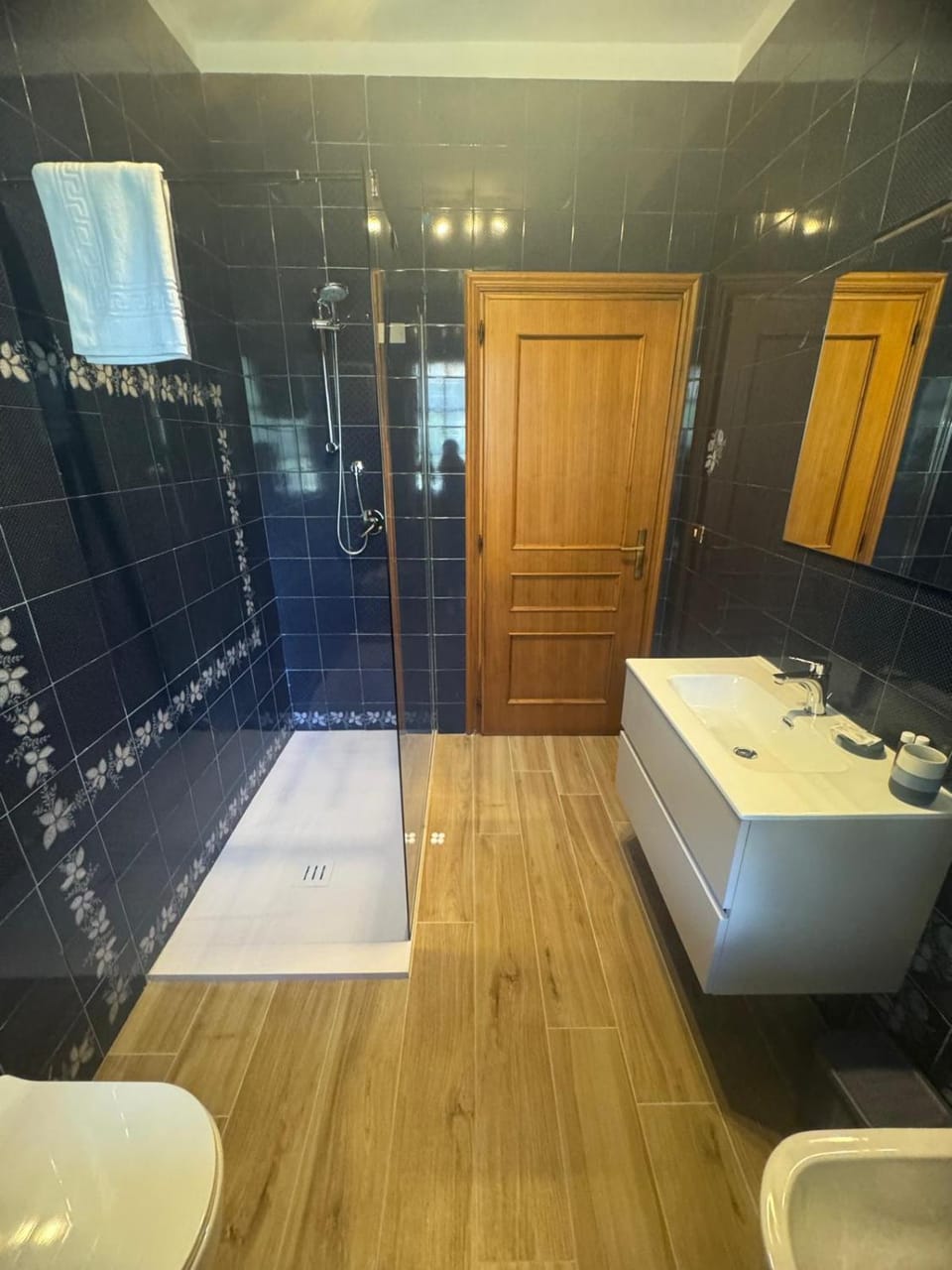 Shower, Toilet, Bathroom, towels