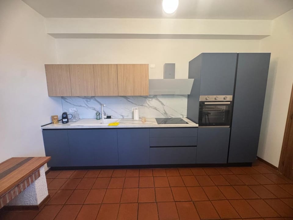 Kitchen or kitchenette, oven, stove