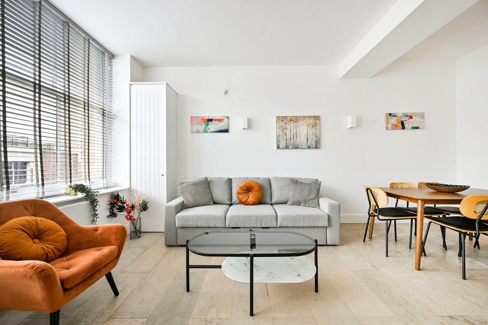 Living room, Seating area, Dining area