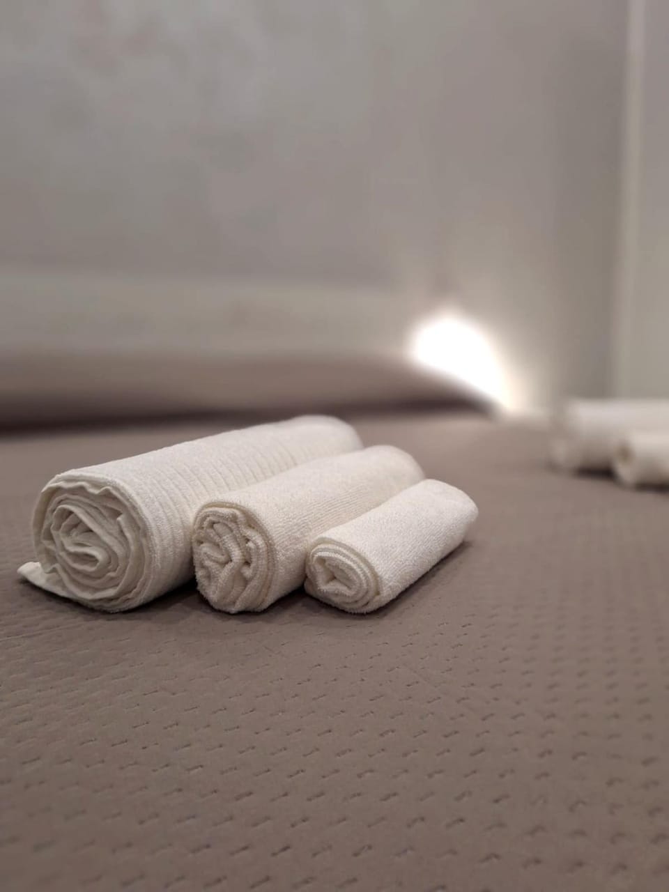 Bed, towels