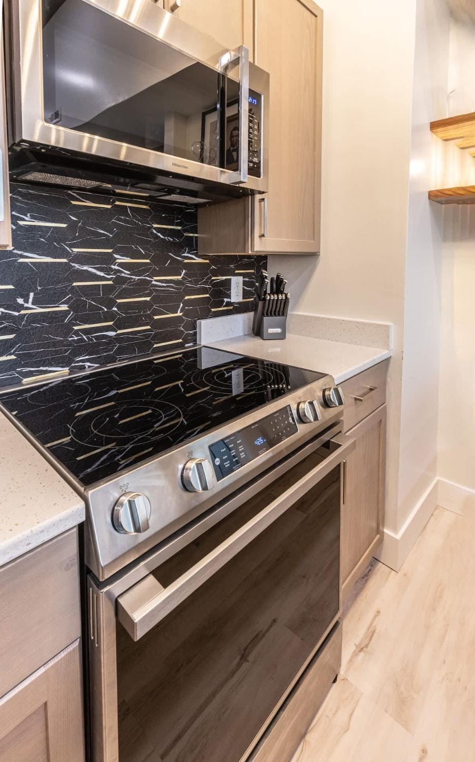 Boutique 1BR Condo - Walk to Memorial Stadium - Historic Hayward Place House in Lincoln