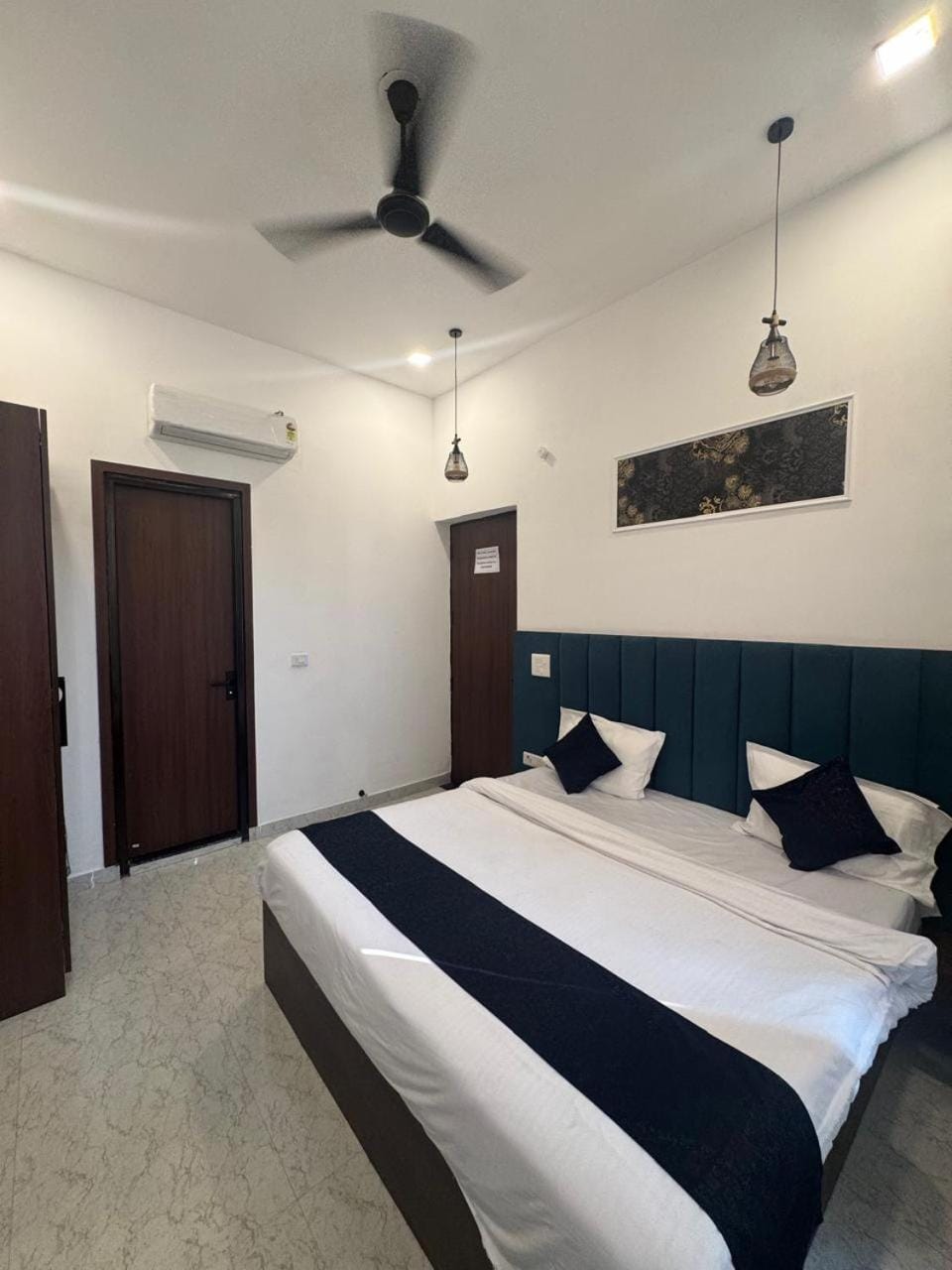 Bedroom, wardrobe