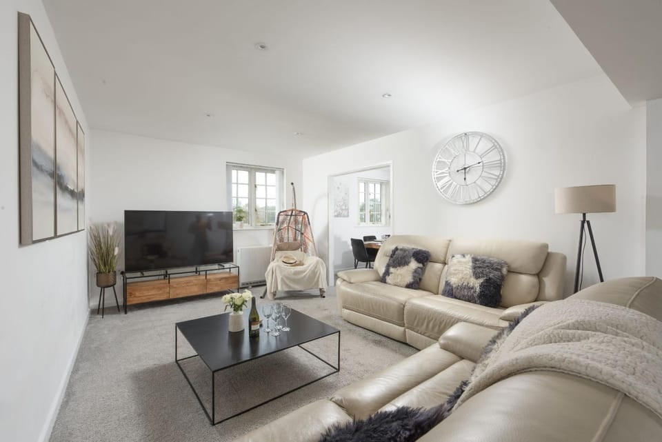 TV and multimedia, Living room, Seating area, internet