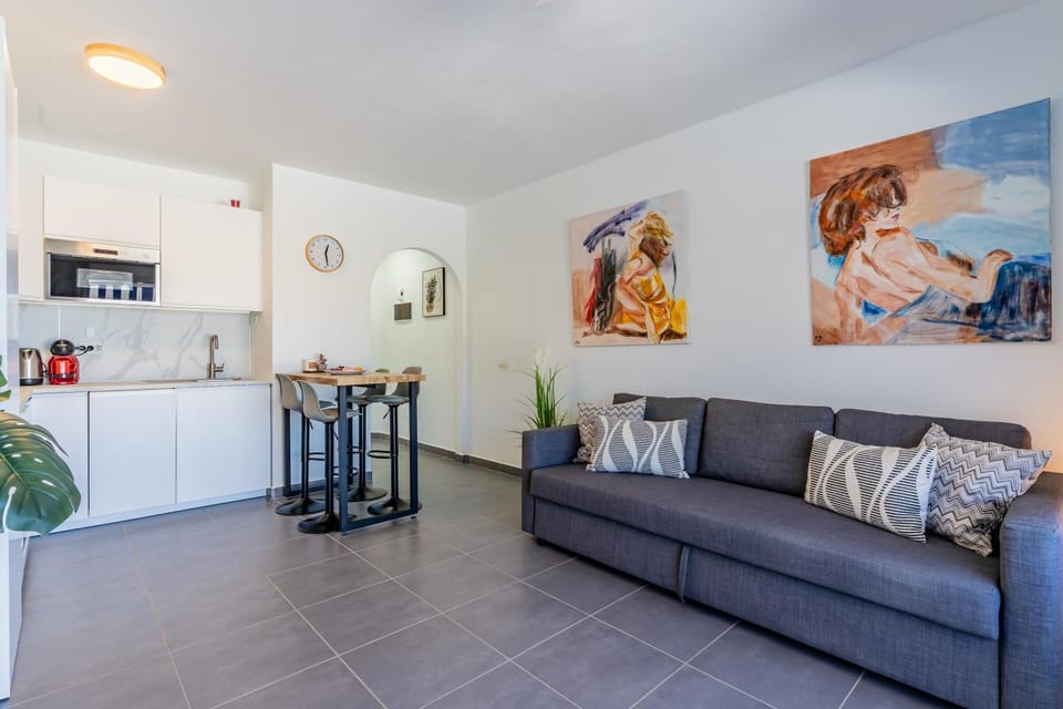 Kitchen or kitchenette, Living room, Seating area