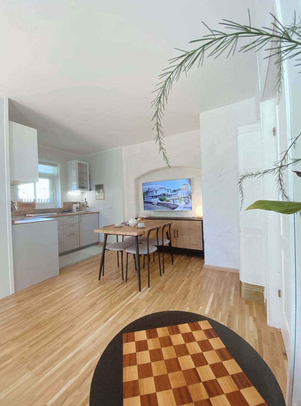 TV and multimedia, Kitchen or kitchenette, Dining area, stove