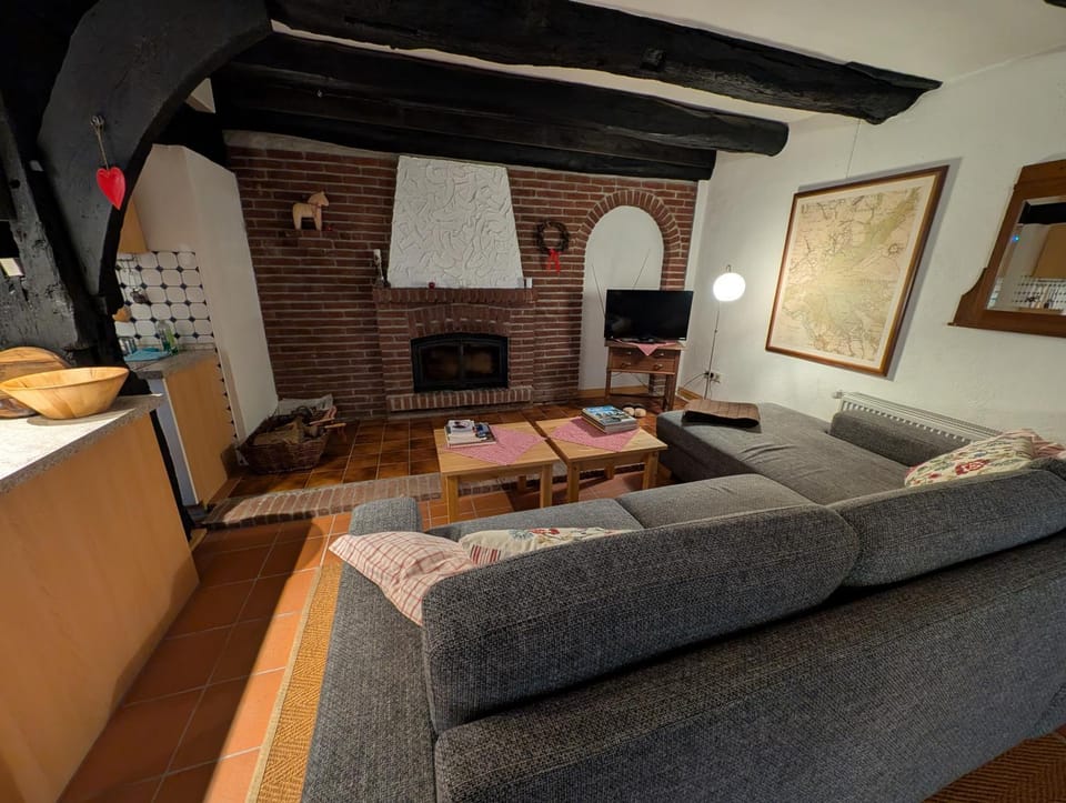 Communal lounge/ TV room, TV and multimedia, Living room, Seating area, Evening entertainment