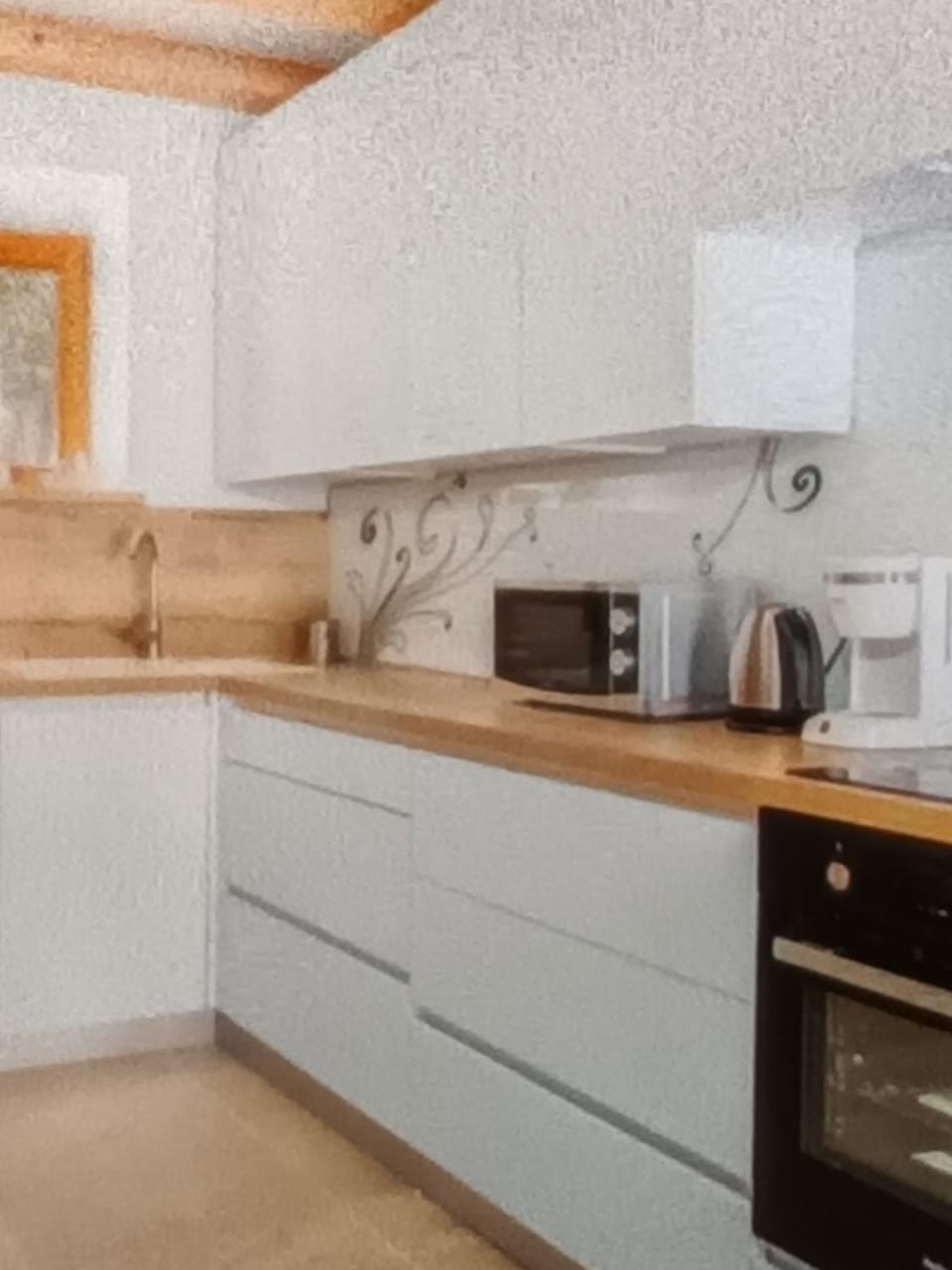 Coffee/tea facilities, Kitchen or kitchenette, stove, toaster
