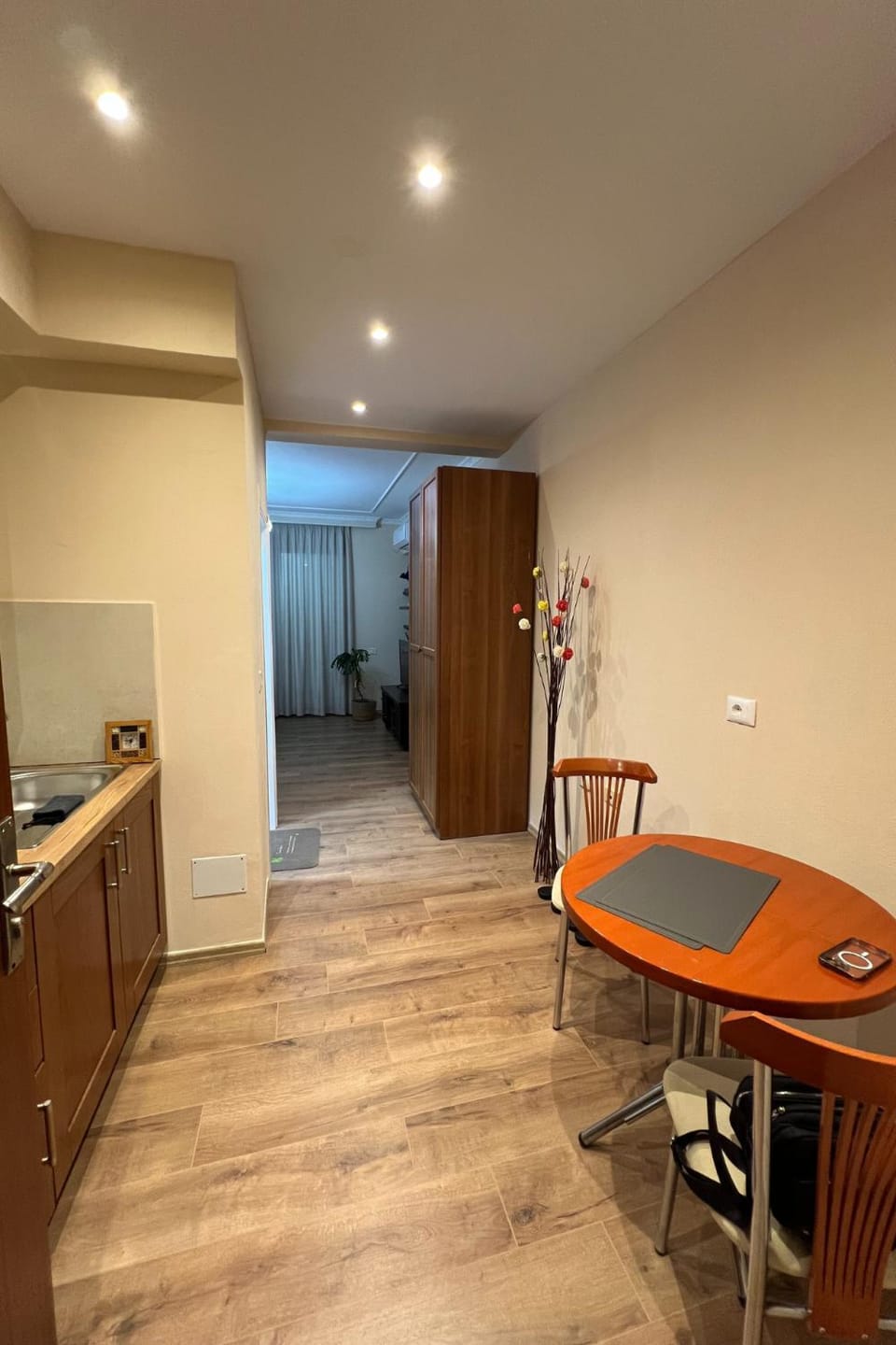 Photo of the whole room, Dining area