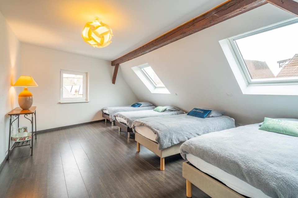 Photo of the whole room, Bedroom