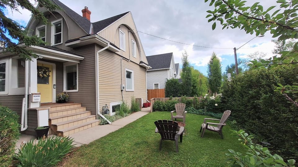 Property building, Patio, Facade/entrance, Garden, Seating area