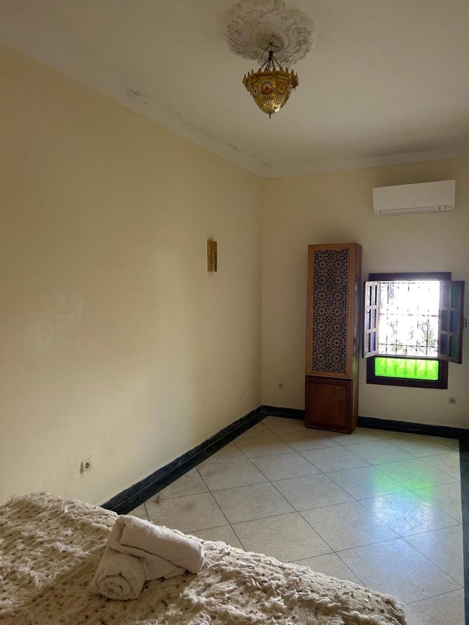 Bed, Photo of the whole room, Bedroom, storage, air conditioner
