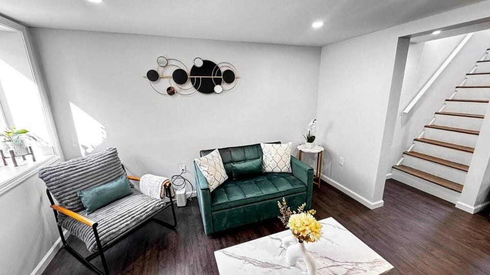 Modern Apartment Near Tweed -Yale -New Haven Apartment in East Haven