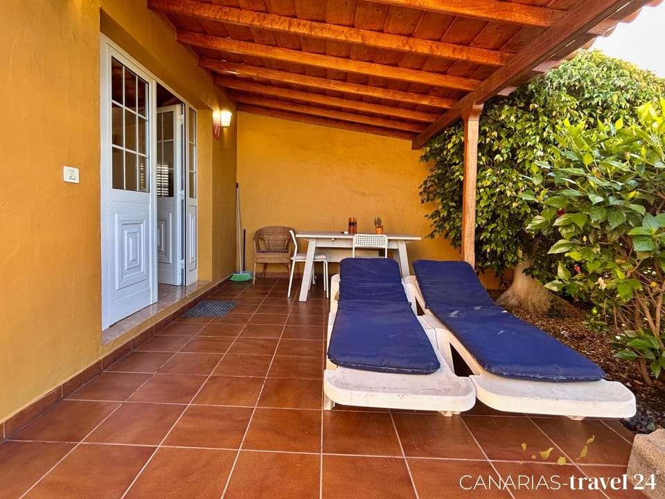 View (from property/room), Balcony/Terrace, sunbed